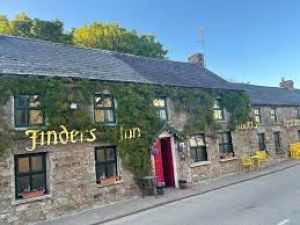 Finders Inn, Nohoval